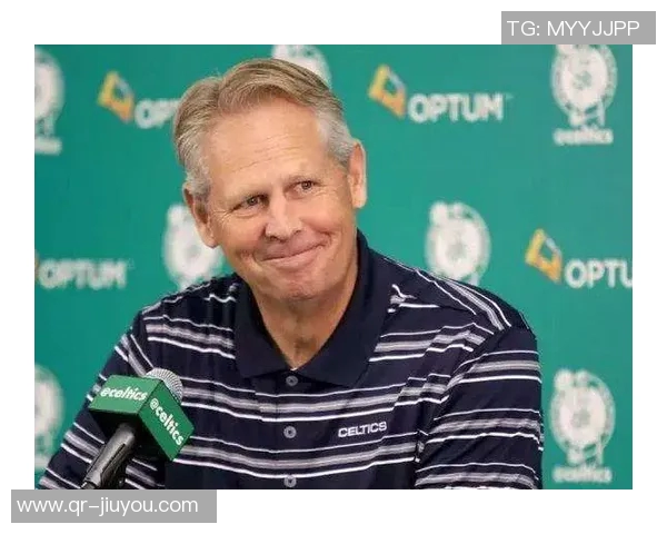 斯玛特称赞文班如同小孩般站在他身边期待他未来更大成就